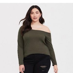 Torrid Off the Should Green Top size 2